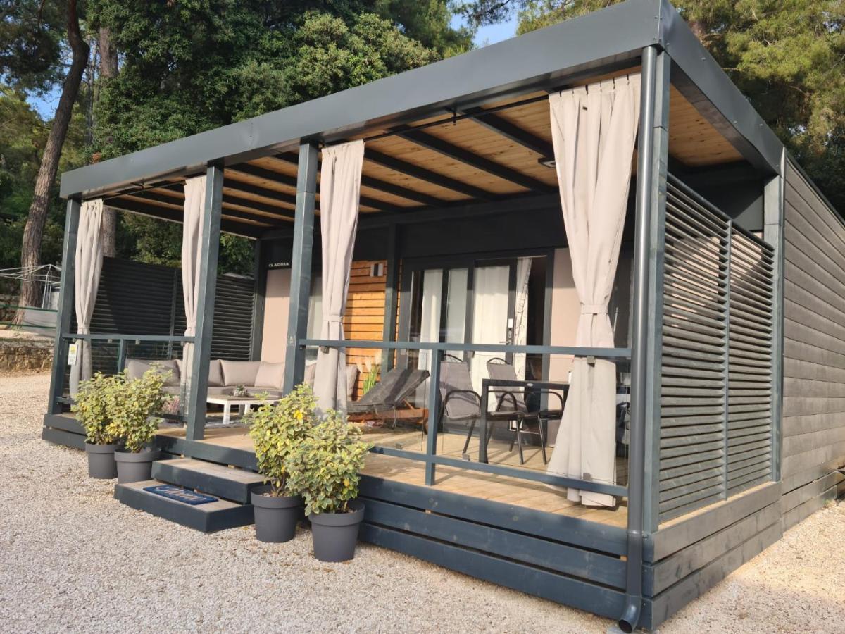 Hemy Casa - Lux Mobile Homes Ровин Екстериор снимка