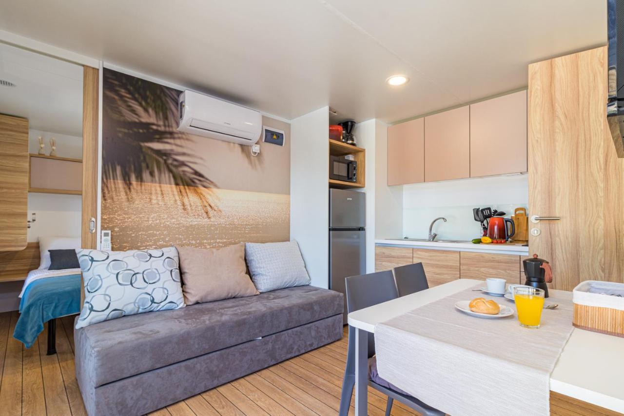 Hemy Casa - Lux Mobile Homes Ровин Екстериор снимка